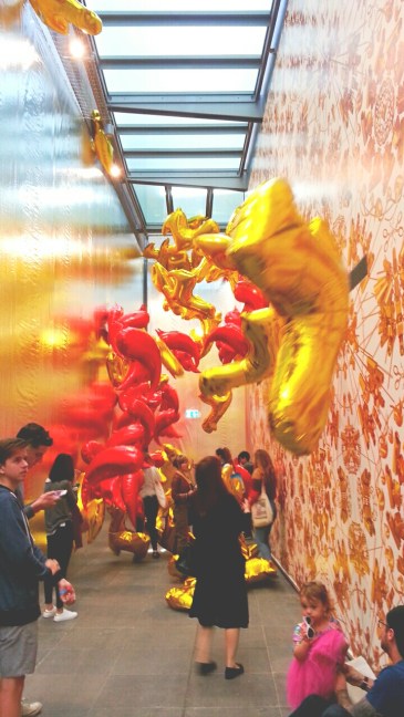 Bird Balloon. Caonima Ballonon. - Ai Weiwei