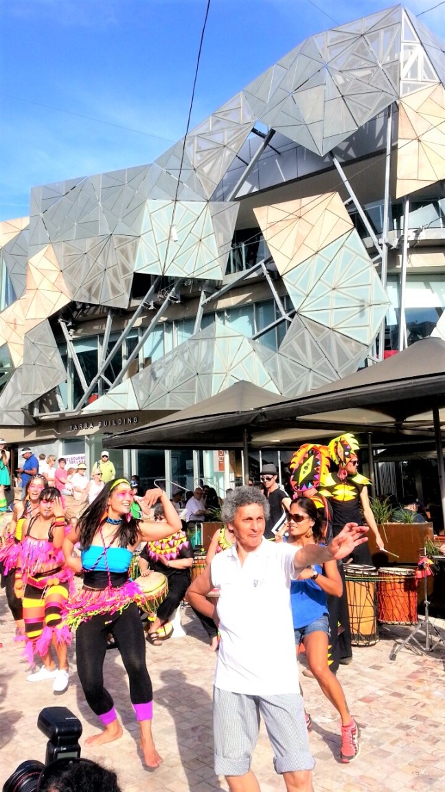 dancing-to-african-drums-at-viva-victoria