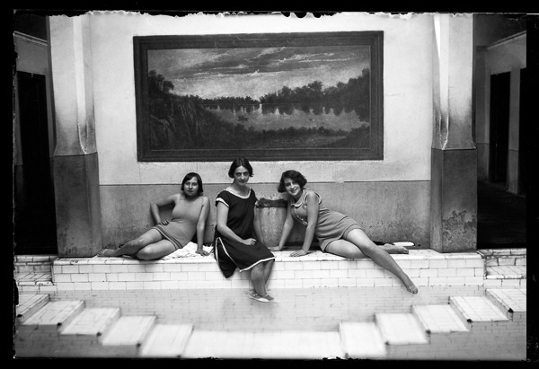 Mestiza women wearing modern bathers from the 1920s