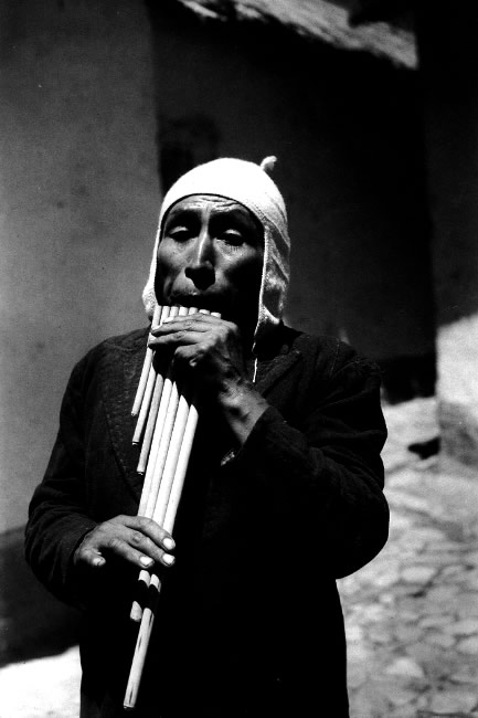 Quechuan man plays the siku
